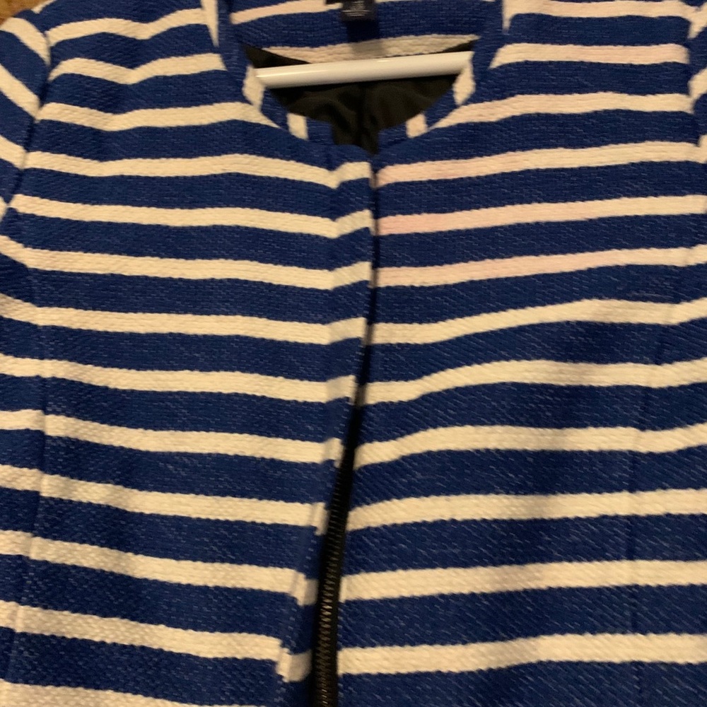 Blazer - Picture 4 of 5